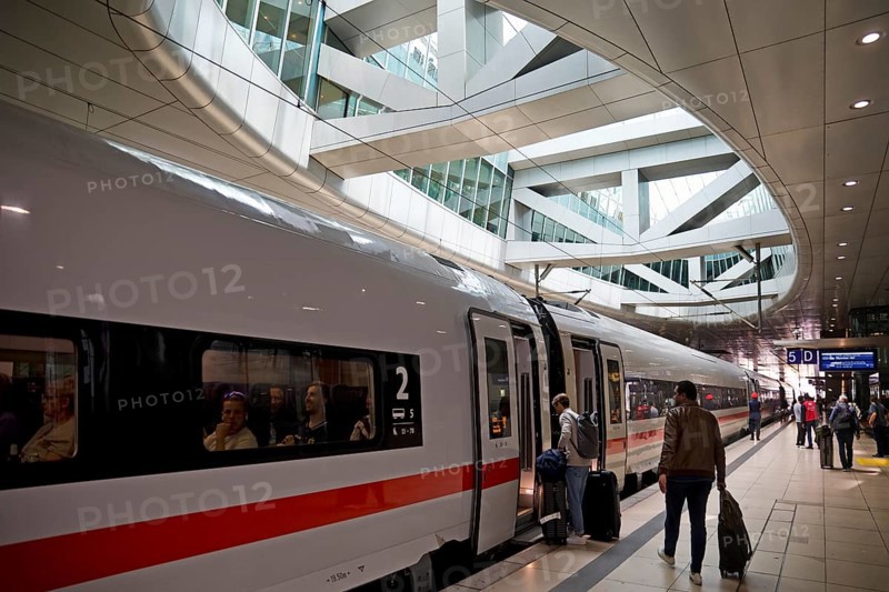 ICE at the centre platform with the large opening to the glass dome, long-distance train station, airport, Frankfurt am Main, Hesse, Germany, Europe