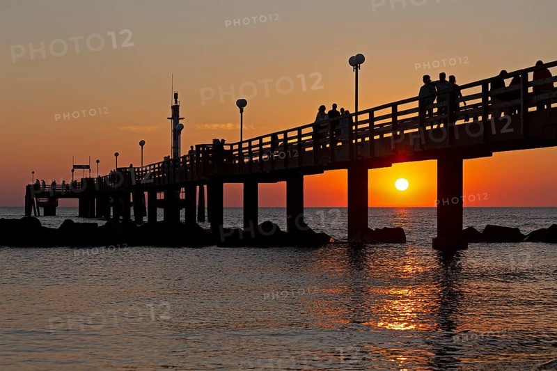 Sunset, silhouettes, pier, Baltic Sea, Wustrow, Darß, Mecklenburg-Vorpommern, Germany, Europe