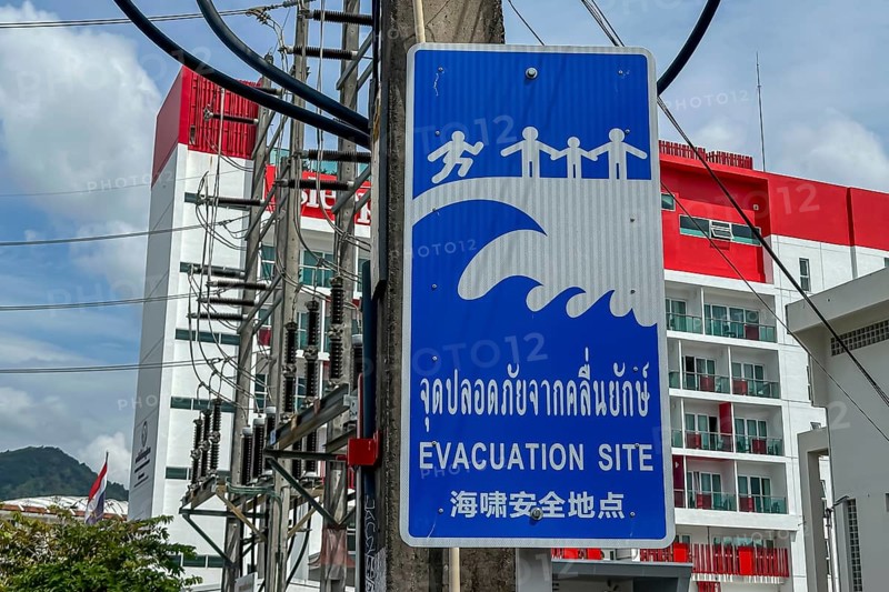 Tsunami Hazard Zone. Warning sign, signposting of escape routes in the event of another seaquake. Beach area and coastal road in the town of Patong, Kathu, Phuket Island, Thailand, Asia