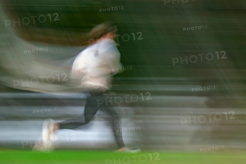 Jogger, long exposure, wipe image, Stuttgart, Baden-Württemberg, Germany, Europe