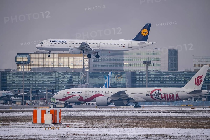 Lufthansa Airbus A321-200 approaching Frankfurt FRA airport, Air China, terminal building, Fraport, in winter, Hesse, Germany, Europe