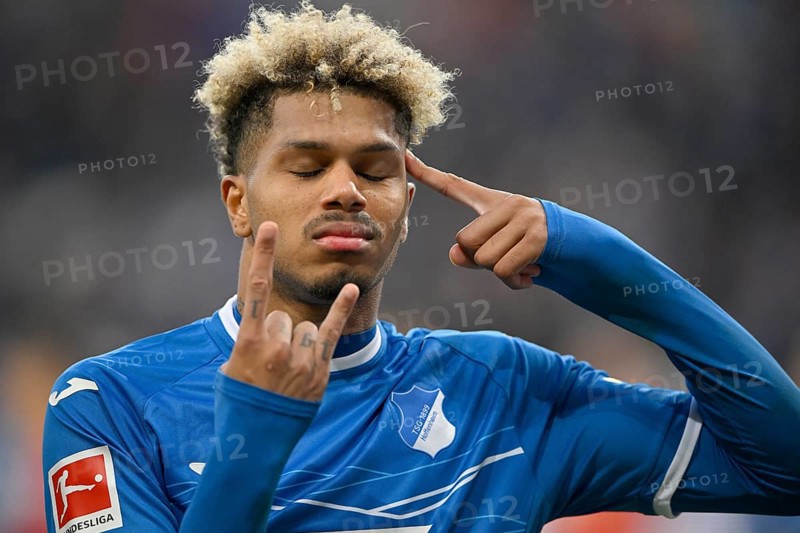 Goal celebration Georginio Rutter TSG 1899 Hoffenheim (33), gesture, gestures, PreZero Arena, Sinsheim, Baden-Württemberg, Germany, Europe