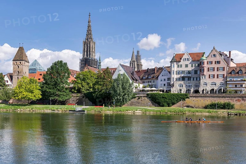 City view, Danube bank with historic old town, fishermen's quarter, cathedral, rowing boat, sports boat, Ulm, Baden-Württemberg, Germany, Europe