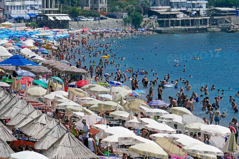 Bathing beach, pebble beach, umbrellas, crowded, holiday, summer holiday, resort, Mediterranean, coast, Sutomore, municipality of Bar, Montenegro, Europe