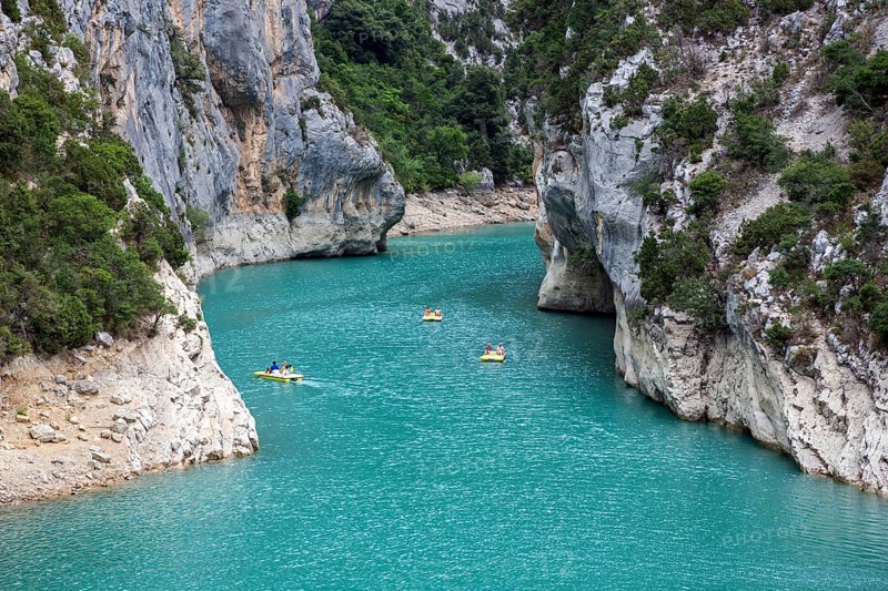 Boats on the Verdon River, entrance to the Verdon Gorge, Gorges du Verdon, Lac de Sainte-Croix, Provence-Alpes-Côte d'Azur, Provence, France, Europe