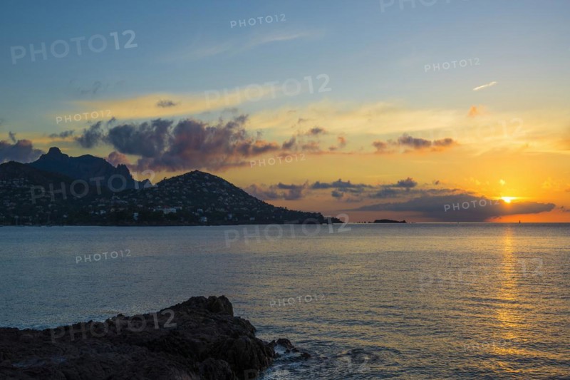 Cap du Dramont, sunrise, Massif de l'Esterel, Esterel Mountains, Département Var, Région Provence-Alpes-Côte d'Azur, France, Europe