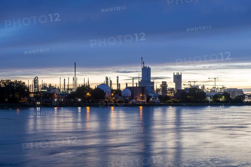 BASF, Lugwigshafen on the Rhine, industrial area, dusk, Mannheim, Baden-Württemberg, Germany, Europe