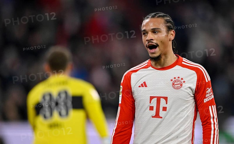 Leroy Sané FC Bayern Munich FCB (10) disappointed, goalkeeper Alexander Nübel VfB Stuttgart (33) Allianz Arena, Munich, Bavaria, Germany, Europe