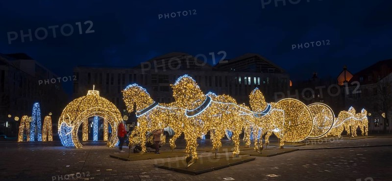 Golden horse figures, illuminated globe, cathedral square, world of lights, Magdeburg, most extensive Christmas and winter lighting in Central Germany, Saxony-Anhalt, Germany, Europe