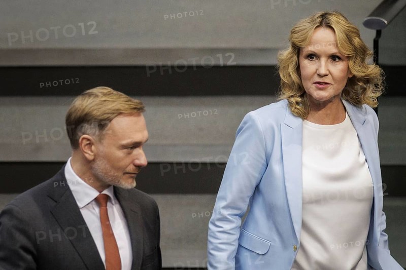 Christian Lindner (FDP), Federal Minister of Finance, and Steffi Lemke (Bündnis 90/Die Grünen), Federal Minister for the Environment, Nature Conservation, Nuclear Safety and Consumer Protection, pictured in the plenary chamber of the German Bundestag in Berlin, 25/09/2024