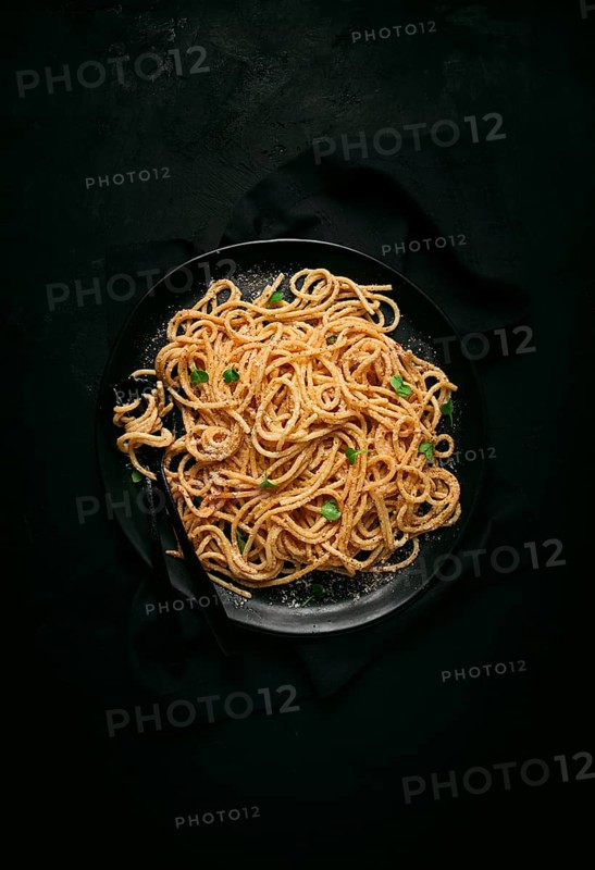 Spaghetti carbonara, in creamy garlic sauce, pasta in white sauce, homemade, no people