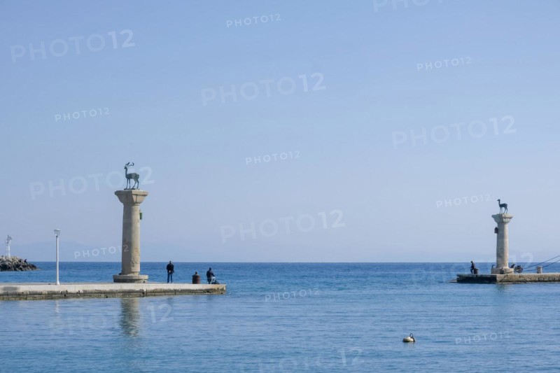 Elafos and Elafina, stag and hind, sculptures on columns, harbour entrance Mandraki harbour, Rhodes, Dodecanese archipelago, Greek islands, Greece, Europe