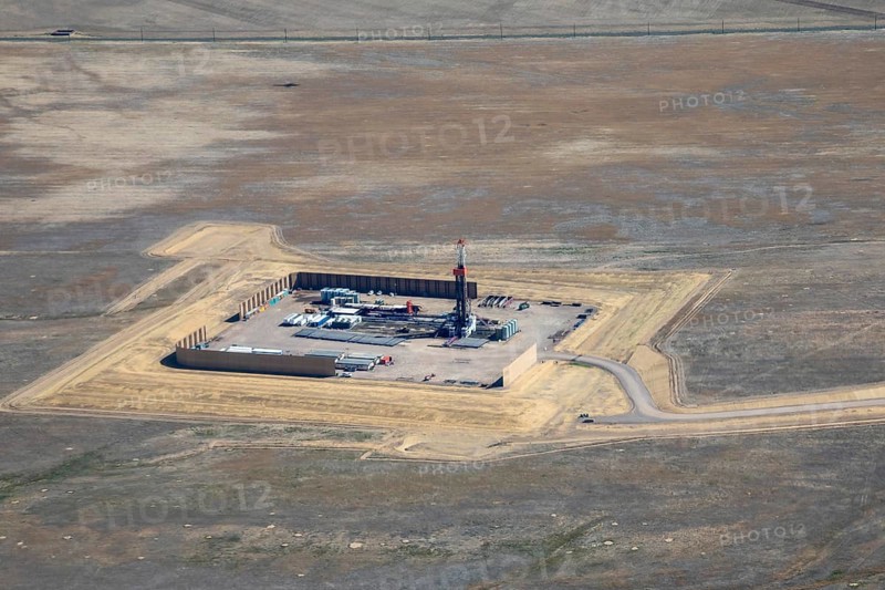 Aurora, Colorado, An oil drilling rig on the Colorado plains east of Denver