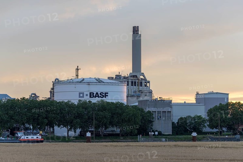 BASF, Lugwigshafen am Rhein, industrial area, dusk, fields, Mannheim, Baden-Württemberg, Germany, Europe