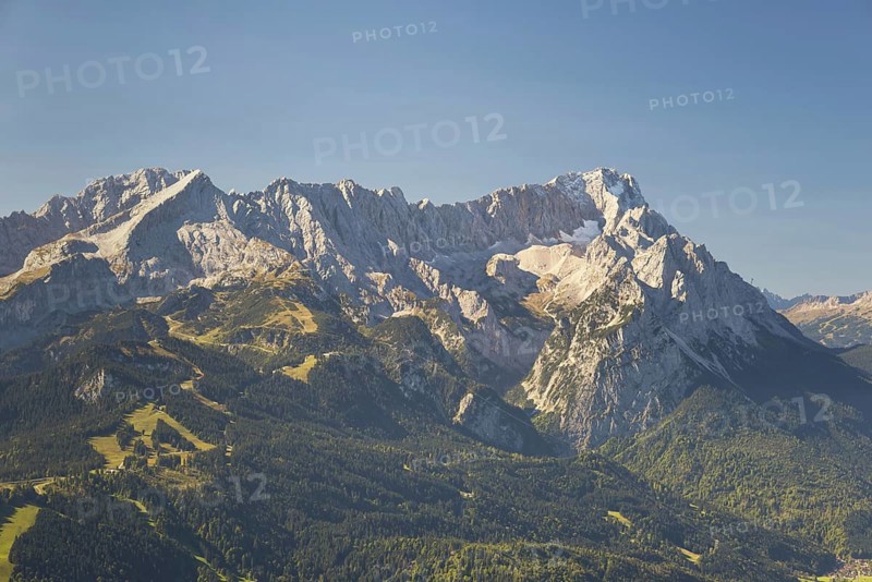 Panorama from Wank, 1780m, onto the Wetterstein Mountains with Alpspitze 2628m, Jubiläumsgrat and Zugspitze 2962m, Werdenfelser Land, Upper Bavaria, Bavaria, Germany, Europe