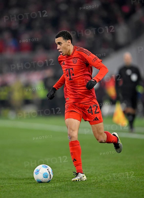 Jamal Musiala FC Bayern Munich FCB (42) Action on the ball DFB Cup round of 16, Allianz Arena, Munich, Bavaria, Germany, Europe