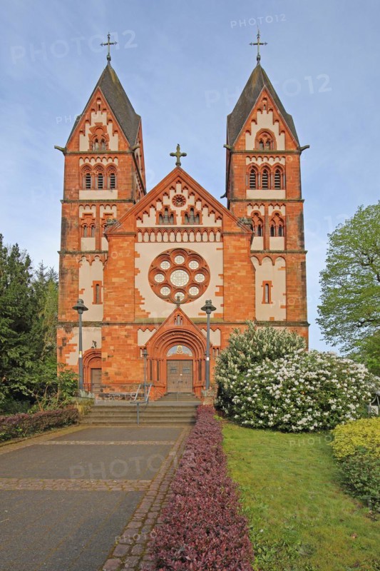 Neo-Romanesque St Lutwinus Church with twin towers and rose window, Mettlach, Saarland, Germany, Europe