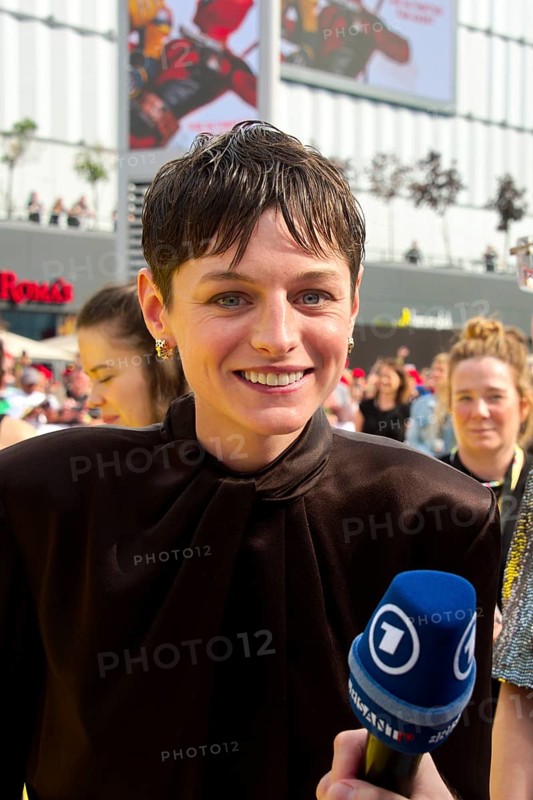 Emma Corrin, DEADPOOL & WOLVERINE (cinema release: 24.07.2024), red-yellow carpet at the fan event on Uber Platz in Berlin, 07.07.2024