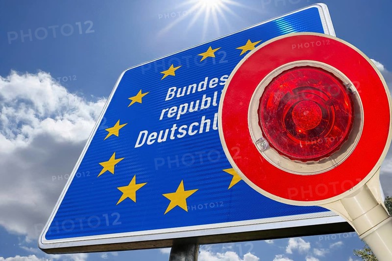 Symbolic image of the asylum debate: trowel in front of a border sign of the Federal Republic of Germany (Composing)