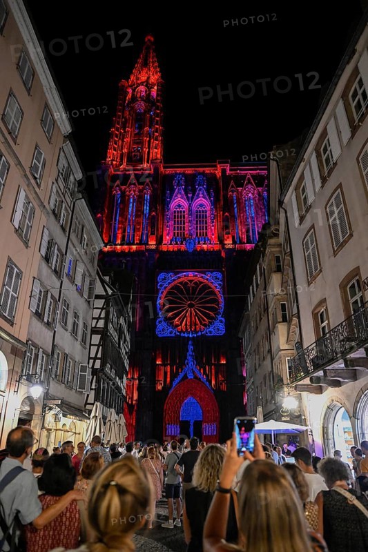 Illumination of the Cathédrale Notre Dame de Strasbourg, Strasbourg Cathedral, Unesco World Heritage Site, Strasbourg, Département Bas-Rhin, Alsace, France, Europe