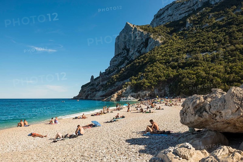 Cliffs and beach, Cala Sisine, Gulf of Orosei National Park, Parco Nazionale del Gennargentu e del Golfo di Orosei, Baunei, Nuoro, Sardinia, Italy, Europe