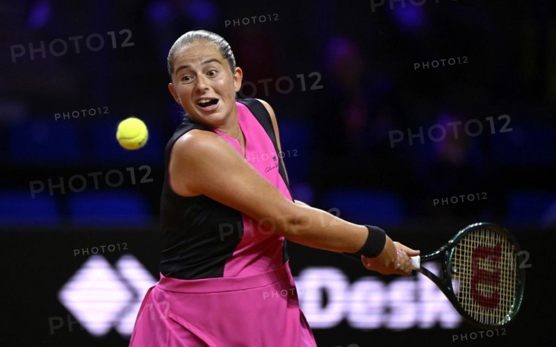 Jelena Ostapenko (LAT) Action, Tennis, Porsche Cup 2024, Porsche Arena, Stuttgart, Baden-Württemberg, Germany, Europe