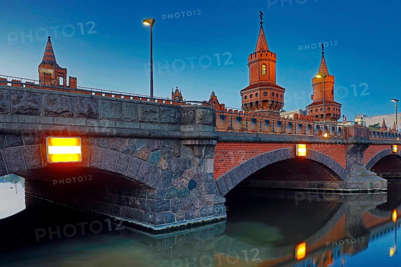 Oberbaum Bridge over the Spree in the early morning, Friedrichshain-Kreuzberg district, Berlin, Germany, Europe