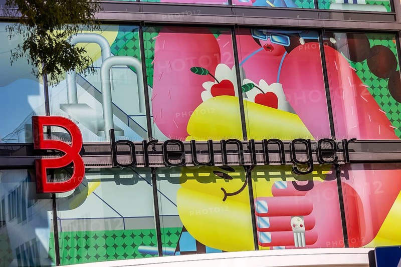 Breuninger department stores' logo. The department stores' is positioned in the upscale market segment with a focus on textiles. The 13 department stores, real estate and the online shop are for sale. Stuttgart, Baden-Württemberg, Germany, Europe