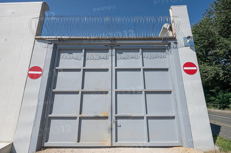 Gate entrance of the prison, JVA, Reuthersbrunner Str., Nuremberg, Middle Franconia, Bavaria, Germany, Europe