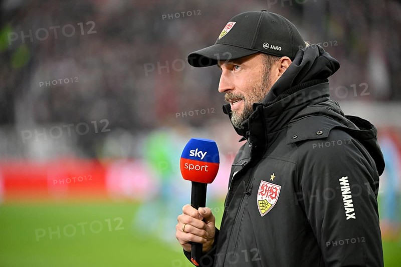 Coach Sebastian Hoeneß VfB Stuttgart, portrait, interview, microphone, mike, logo, SKY, MHPArena, MHP Arena Stuttgart, Baden-Württemberg, Germany, Europe