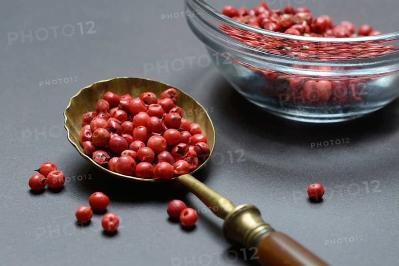 Pink Pepper berries, Red Pepper in spoon, Schinus berries