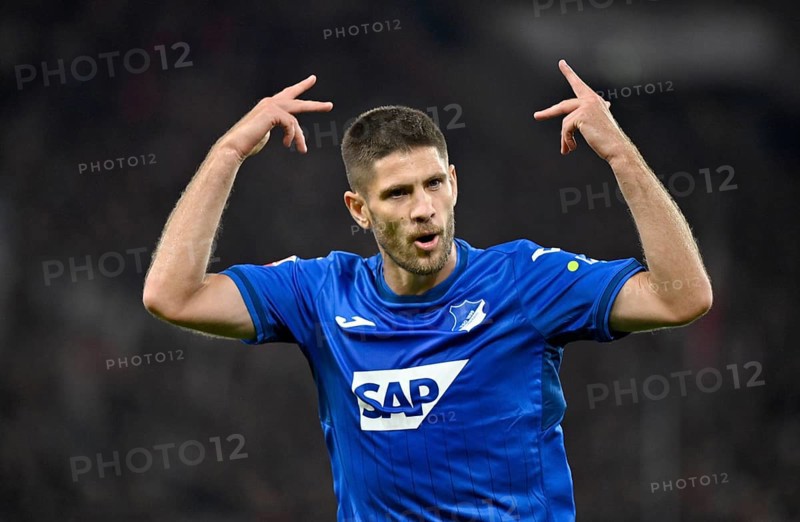 Andrej Kramaric TSG 1899 Hoffenheim (27) Gesture provokes opposing fans, MHPArena, MHP Arena Stuttgart, Baden-Württemberg, Germany, Europe