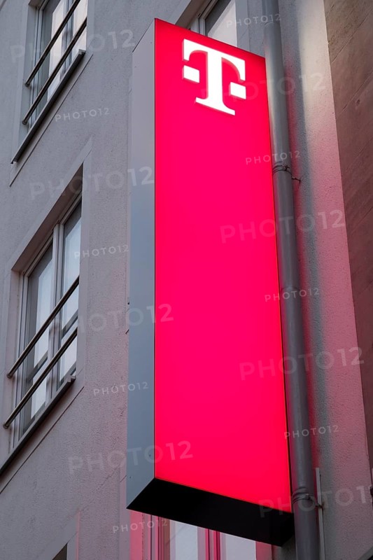 Telekom, facade with sign and logo, illuminated, Essen, Ruhr area, North Rhine-Westphalia, Germany, Europe
