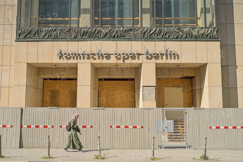 Construction site, Komische Oper, Behrenstraße, Mitte, Berlin, Germany, Europe