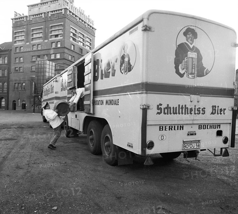 DEU, Germany, Dortmund: Personalities from politics, business and culture from the years 1965-71, Bochum. Brewery Schultheiß Bier ca. 1965-6, Europe