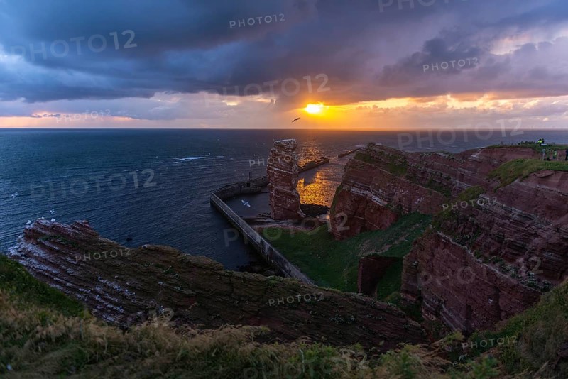 Evening shot, Lange Anna Felsen, red sandstone cliff, Lummenfelsen, cloudy sky, Helgoland Oberland, Helgoland, Schleswig-Holstein, Germany, Europe