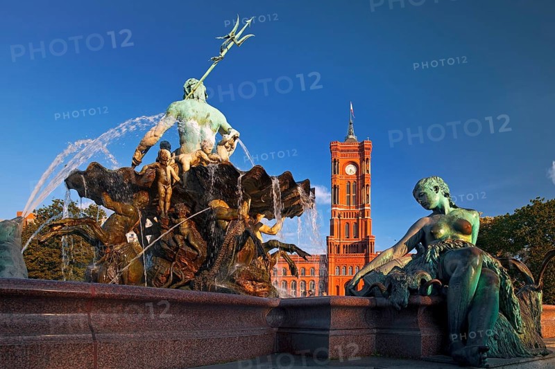 Neptune Fountain and Red City Hall in the evening light, Berlin Mitte, Berlin, Germany, Europe