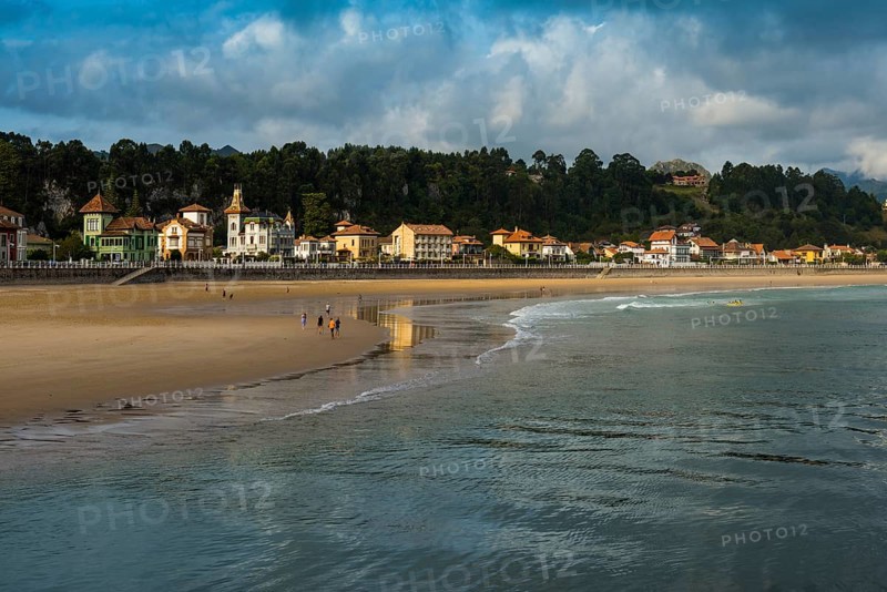 Village and beach, Ribadesella, Asturias, Asturias, Costa Verde, Northern Spain, Spain, Europe