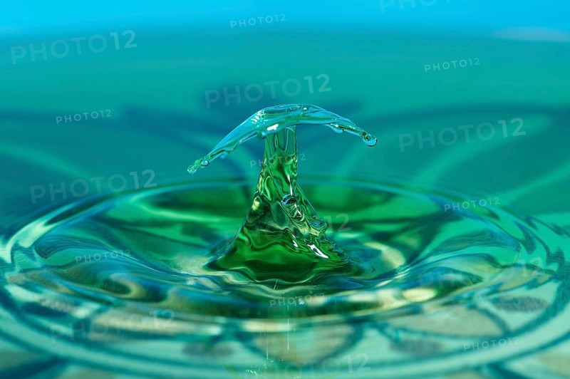 Water crystal, highspeed photography of drops of a water column hitting a water surface, studio drop photography