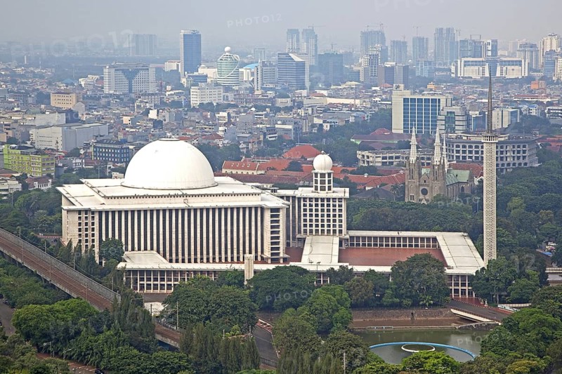 Smog hanging over Jakarta and view over the Istiqlal Mosque, Masjid Istiqlal, largest mosque in Indonesia and South East Asia