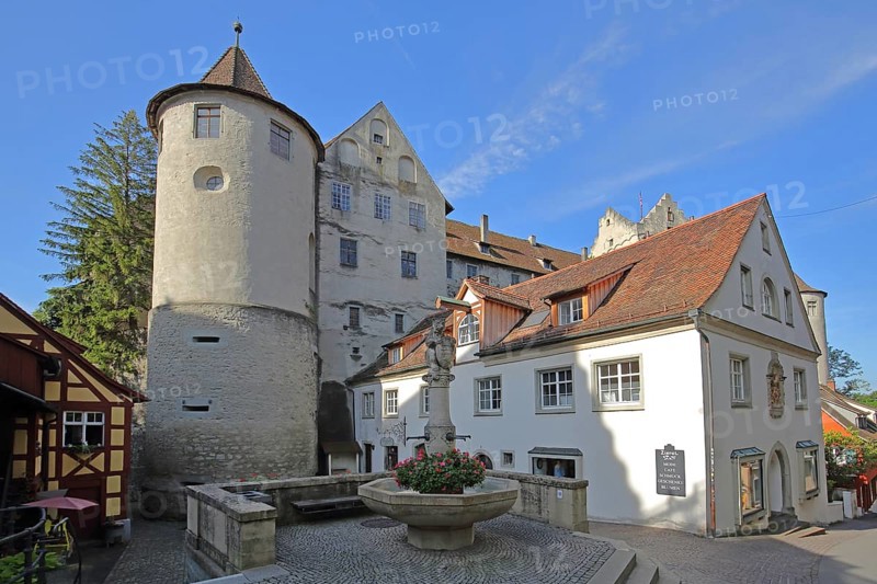 Castle built 7th century with bear fountain and building, Meersburg, Obersee, Lake Constance, Lake Constance area, Baden-Württemberg, Germany, Europe