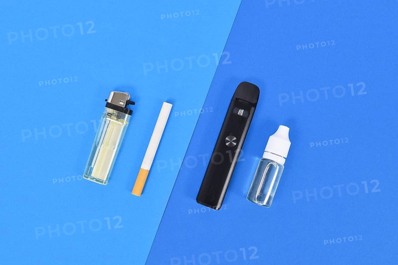 Comparison between electronic and real cigarette with lighter and liquid solution