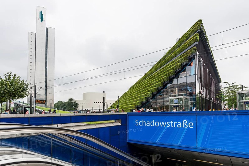 Playhouse and green office building Kö-Bogen II, Düsseldorf, Rhineland, North Rhine-Westphalia, Germany, Europe