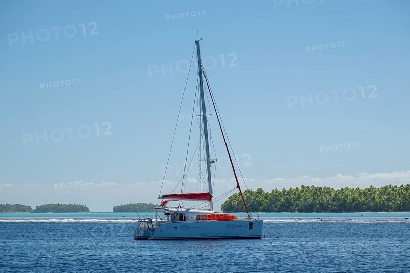 Excursion boat, sailing boat, catamaran, Motus, Tetiaroa, atoll, Marlon Brando Island, French Polynesia, Society Islands, Leeward Islands, Oceania