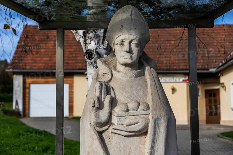 Stone sculpture, St Nicholas of Myra, St. Nikolai im Sausal, Styria, Austria, Europe
