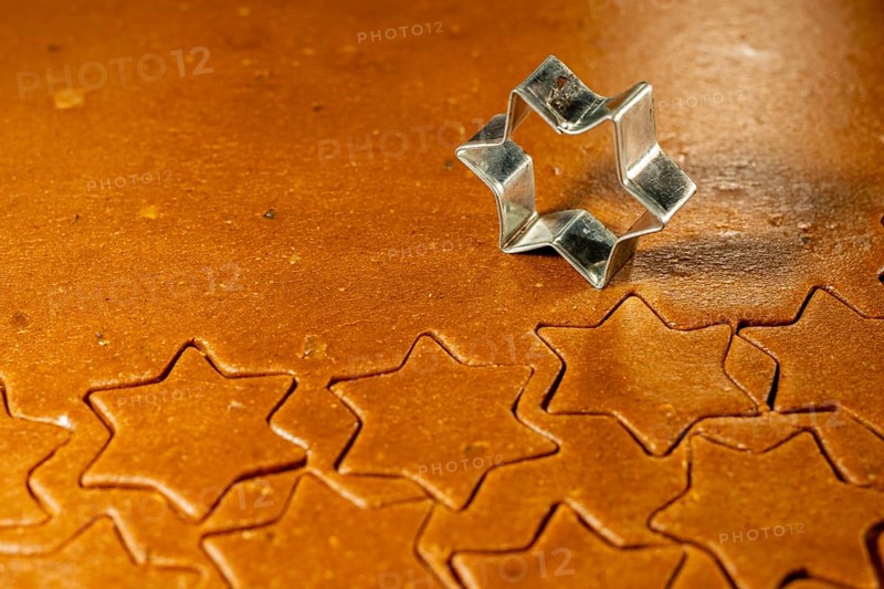 Gingerbread dough and cookie cutter, studyo recording
