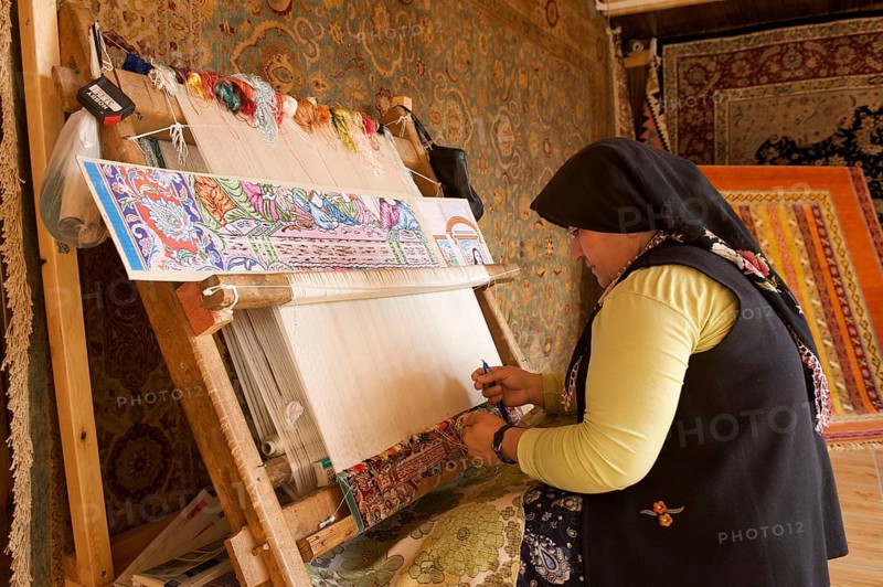 Carpet weaver, carpet weaver in Side, Turkish Riviera, Turkey, Asia