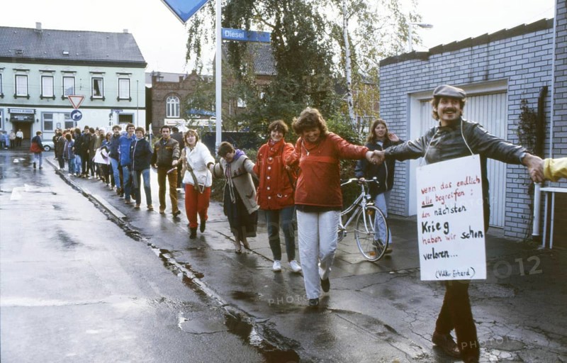 Ruhr area. Human chain of the peace movement ca. 1982-4