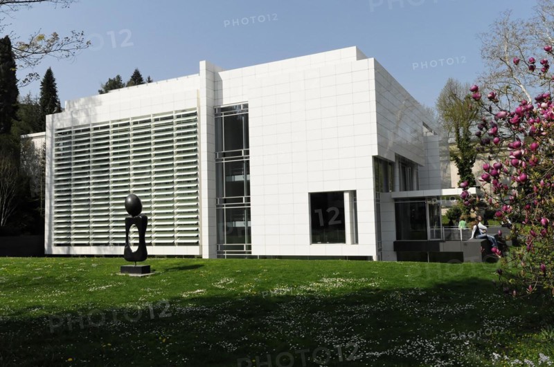 The Museum Frieder Burda, art museum, architect Richard Meier, Lichtentaler Allee, Baden-Baden, White modern architecture surrounded by green spaces and an outdoor sculpture, Baden Baden, Baden-Württemberg, Germany, Europe