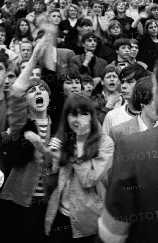 On their lightning tour, here in Essen on 25. 6. 1966 in the Gruga, the Beat group The Beatles were received by the media and enthusiastic supporters, Germany, Europe